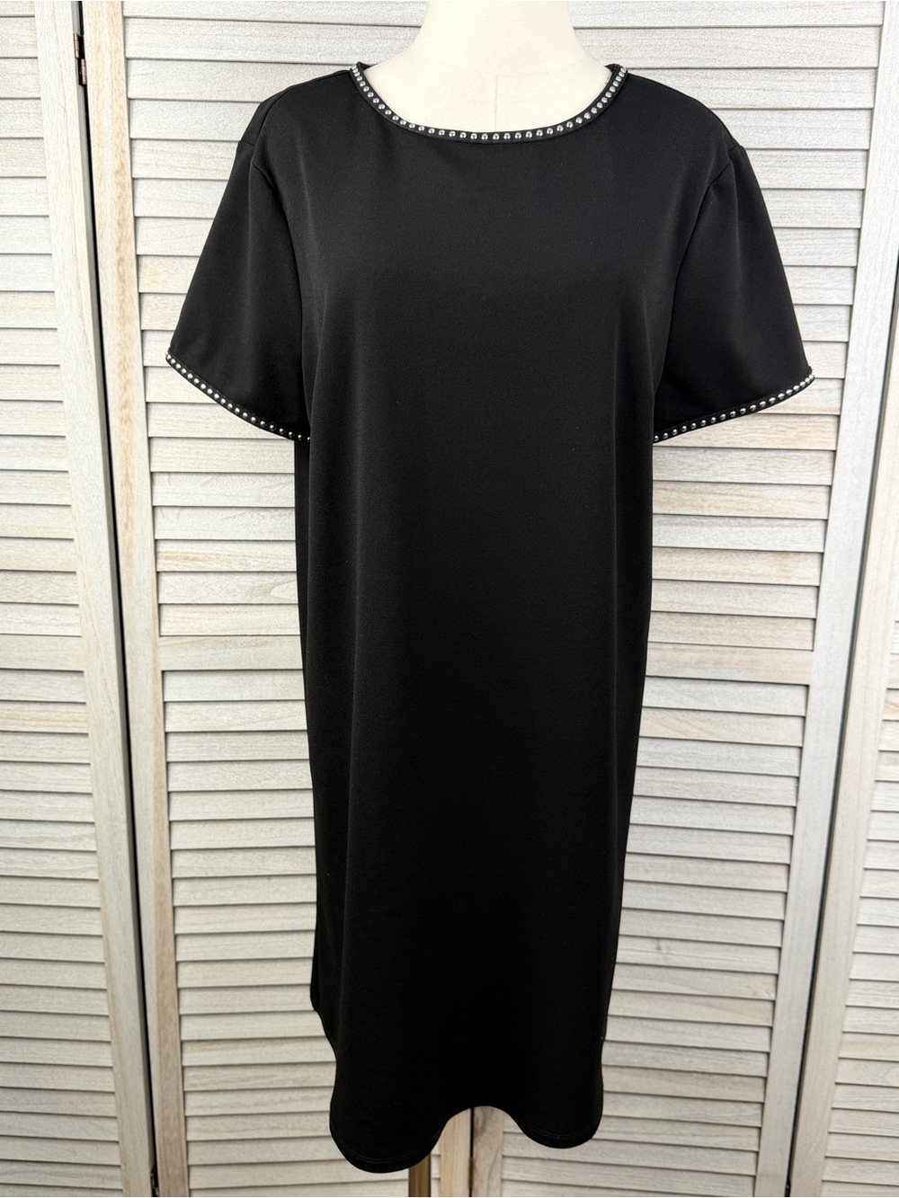 MSK Women's Black Short Sleeve Stud Detail Shift Dress Career/Minimalist-Large